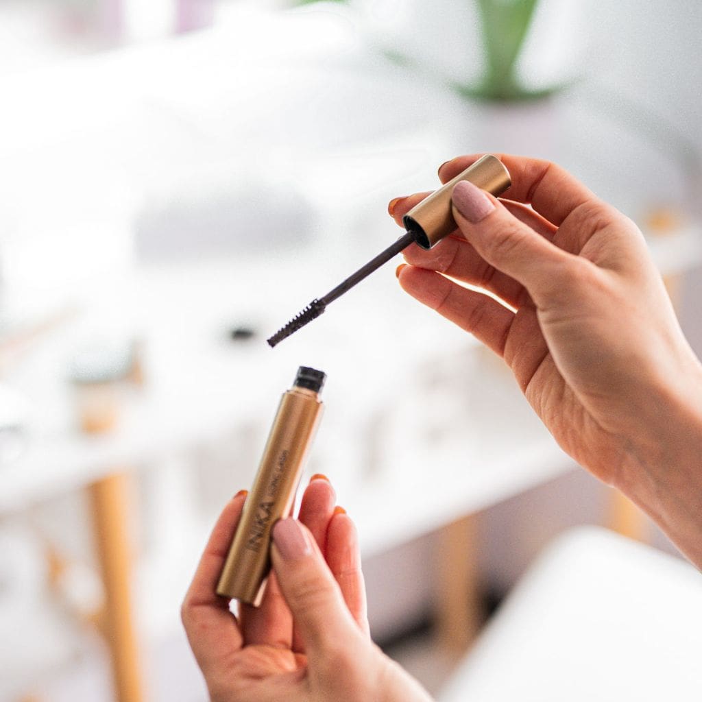 Ripsiväri INIKA Organic Long Lash, musta