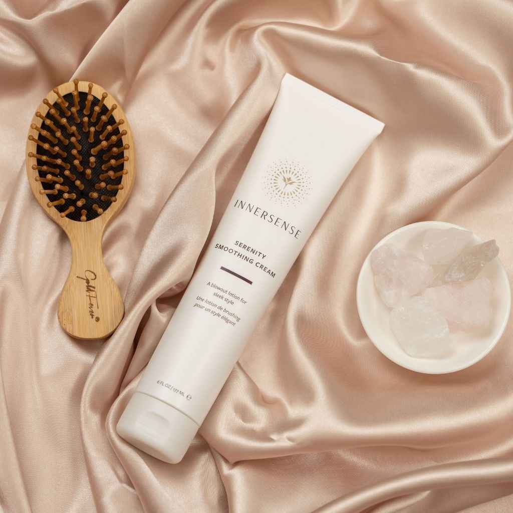 Innersense Serenity Smoothing Cream muotoiluvoide pörröisille ja karheille hiuksille
