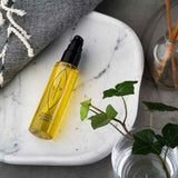 Lip Intimate Care Cleansing + Moisturising Oil puhdistus- ja hoitoöljy, Sea Buckthorn + Fragonia